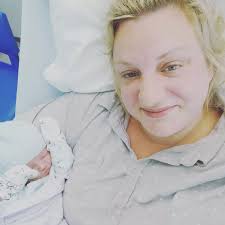 This Country star wouldn't leave hospital with baby as she 'wasn't in love  with husband'