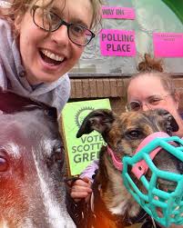 Rebs Curtis-Moss (@rebs_curtismoss)