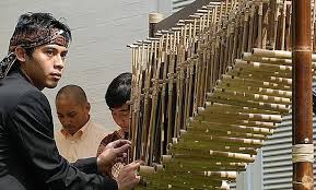 Angklung dan gong termasuk jenis alat musik. Alat Musik Melodis Apa Saja Yang Pernah Kamu Mainkan Cari Tahu Jenis Alat Musik Melodis Yuk Semua Halaman Bobo