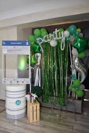 Scenografia Per Fare Le Foto Durante Una Festa Di 18 Anni Con Cornice Facebook E Palloncini A Tema Festa Palloncini Idee Compleanno Fai Da Te