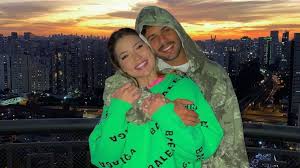 O casal influente nas redes sociais comemorou a data com declarações apaixonadas no instagram. Virginia Fonseca Deixa Cabelo Mais Loiro Coloca Megahair E Ze Felipe Elogia Virginia Fotos De Ze Felipe Casais Famosos