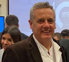 CelebremosLaVida como el Dr. Henry Malcom Leckie que cumple años y es  saludado por familiares y amigos que desean tenga un día muy bendecido y  feliz.