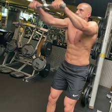 Dat zegt mike passenier, aka big mike, de coach van hari, op bnr. Badr Hari 2021 No One Is Competition Let It Be Known Facebook