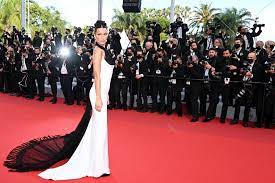 1 day ago · 康城影展突袭放映香港纪录片《时代革命》. 2021 åŽåŸŽå½±å±•5 å¤§å¿…çœ‹äº®é»ž Moneyboys æœ‰æ©Ÿæœƒæˆç‚ºå°ç£ä¹‹å…‰ Tatler Taiwan