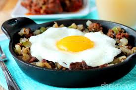 Top with a single layer of tater tots (you may have a few left over). Leftover Meatloaf Is A Good Thing When You Turn It Into These Delicious Next Day Dishes Leftover Meatloaf Leftover Meatloaf Recipes Meatloaf