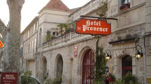 タラスクの伝説は、フランス南部プロヴァンス地方に、12世紀初頭 、あるいは12世紀末に発祥したものと考えられている 。 中世のいくつかの文献のなかに、とくに『黄金伝説』所収の聖女マルタ伝があるが 、これは12世紀中葉～13世紀中葉の主な4種の中世ラテン語文献のなかでももっとも短文. Hotel De Provence Tarascon Holidaycheck Provence Frankreich