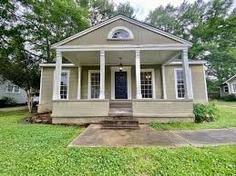 211 Patton Ave Hattiesburg Ms 39401 3 Bed 1 Bath Single Family Home Mls 121268 29 Photos Trulia In 2020 Old Houses Old Houses For Sale Historic Homes