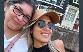 Anahí Sánchez le llevó a su mamá a un paseo por Europa