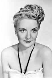 Reparto de Ladies Must Live (película 1940). Dirigida por Noel M. Smith