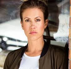 A, geburtsdatum, haarfarbe, augenfarbe, staatsangehörigkeit. Wolke Hegenbarth Facebook