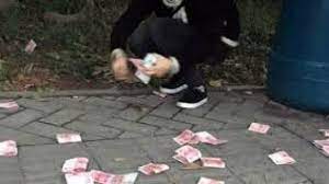 Arti mimpi diberi uang kertas: 8 Arti Mimpi Menemukan Uang 100 Ribu Cintalia Com