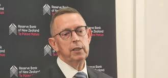 Adrian Orr stands up Ben Bernanke as he goes