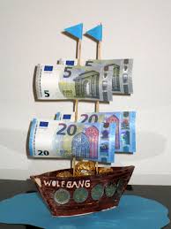 Ein Schiff Aus Keramik Schaschlickspiesse Ein Paar Geldscheine Und Ein Paar Munzen Ergibt Mit Bildern Geschenke Geschenke Verpacken Geldgeschenke Lustige Geschenke Zum 50