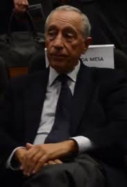 Je član socialdemokratske stranke (članstvo je med predsedovanjem začasno zamrznil).pred opravljanjem predsedniške funkcije je bil vladni minister, poslanec v skupščini. Marcelo Rebelo De Sousa Wikipedia A Enciclopedia Livre