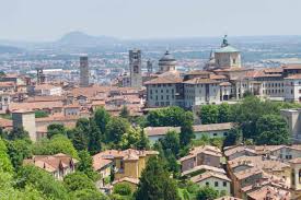 Bergamo je sedež pokrajine bergamo.z okoli 120.000 prebivalcev je četrto največje mesto v lombardiji. Bergamo Tipps Die 10 Schonsten Sehenswurdigkeiten Peterstravel
