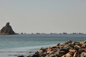 Traffic flows in Strait of Hormuz despite Iran's closure announcement | The  Times of Israel