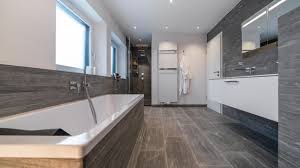 Stein badezimmer badezimmer rustikal badezimmer renovieren badezimmer naturstein badezimmer lagerung wohnung schlafzimmer wohnideen wohnzimmer schlafzimmer einrichten traumhafte badezimmer. Badezimmer Mit Stein Aus Valser Quarzit Zitzelsberger Gmbh