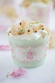 Limoncello Cupcakes Mit Weissen Johannisbeeren Lisbeths Rezept Limoncello Cupcakes Feenkuchen