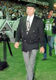 La familia de carlos timoteo griguol confirmó que el estado de salud del ex jugador y ex entrenador es grave, pero desmintió versiones que circularon al mediodía de este lunes que aseguraban que había fallecido. Historia El Maestro Contra El Alumno Real Betis Balompie