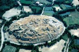 Otuz metre yükseklikteki höyük mö 5 bin yıllarından ms 11. Sitler Malatya