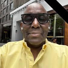 Rules are made to be broken, especially at the table! Kick off your summer  dinner with Piedmont Hazelnut Gelato and crispy Parmigiano Reggiano chips.  Sounds unusual? Maybe. But Venchi gives it a