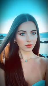 Juliet Roman's Instagram, Twitter & Facebook