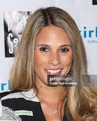 Julie Piatt's Instagram, Twitter & Facebook