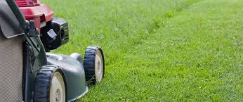 Average lawn care service hourly pay ranges from approximately $11.27 per hour for laborer to $14.97 per hour for crew leader. How To Mow Your Lawn