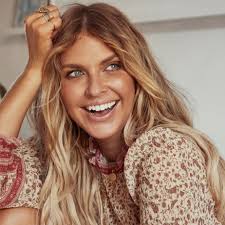 Elle Ferguson's Instagram, Twitter & Facebook