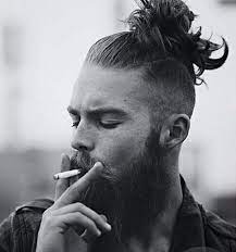 Man Bun Top Knot Le Chignon Homme A La Pointe De La Tendance Archzine Fr Chignon Homme Cheveux Chignon Coiffure Homme
