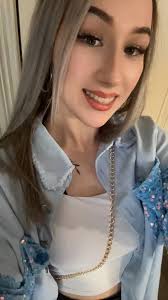 Hi everyone! I'm ISO a new hairdresser. Mostly to cover up grays but  wanting to keep my more natural color. Hoping to find someone who actually  pays attention! Previous hair person on