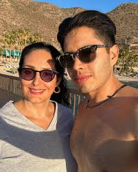 Las cosas que me hicieron quien soy hoy… 1. Nacer sano, con un mundo por  descubrir. 2. Crecer con un hermano que siempre estuvo ahí. 3. Tener a mis  dos papás… hasta