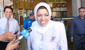 Shahrizat abdul jalil is a successful politician from malaysia. Azmiapa Akupeduliapa Page 229