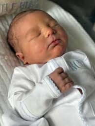 Loving this Christmas season with Goosey and his little fat feet running  through the house 🤧♥️