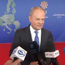 Sławomir Cenckiewicz zrezygnował z funkcji szefa BBN. Komentarz Donalda  Tuska - TVN24