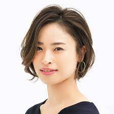 髪が伸びても目立ちにくい 気になる白髪をハイライト ローライトでなじませて 40代のショートヘア ショート パーマ ボブパーマ 髪型 ボブ