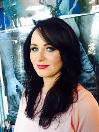 Aileen Benson's Instagram, Twitter & Facebook