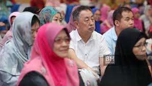 Masjid sultan iskandar juga dikenali masjid bandar dato' onn sebelumnya. Komuniti Bukan Islam Teruja Jejak Kaki Ke Masjid