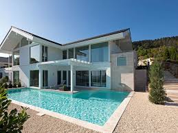 The declension of haus as a table with all forms in singular (singular) and plural (plural) and in all four cases nominative (1st case), genitive (2nd case), dative (3rd case) and accusative (4th case). Pool Ums Haus Pool Magazin