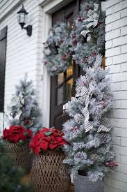 Queremos indicar algunos consejos y trucos para conseguir una decoración navideña moderna y original sin gastar dinero. Decoracion De Navidad Para Jardines Y Patios 40 Fotos E Ideas