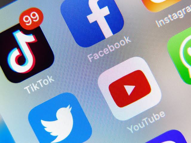 Social Media Ban: 16 ವರ್ಷದೊಳಗಿನವರಿಗೆ ಸಾಮಾಜಿಕ ಮಾಧ್ಯಮ ನಿಷೇಧ: FB, ಇನ್‌ಸ್ಟಾಗ್ರಾಮ್ ಬಂದ್!