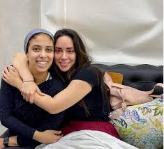 شاركت الفنانة بسنت شوقي ،جمهورها ومتابعيها، بمنشور جديد لها عبر صفحتها وحذرت بسنت شوقي في المنشور، الجمهور من صفحة مزيفة تحمل اسمها على موقع التواصل. Ù‡Ù† Ù…Ù† ØºÙŠØ± Ù…ÙƒÙŠØ§Ø¬ Ø¨Ø³Ù†Øª Ø´ÙˆÙ‚ÙŠ Ù‚Ø¨Ù„ Ø³Ø§Ø¹Ø§Øª Ù…Ù† Ø²ÙØ§ÙÙ‡Ø§ Ø¹Ù„Ù‰ Ù…Ø­Ù…Ø¯ ÙØ±Ø§Ø¬ ØµÙˆØ±Ø©