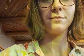 Hilary Bennett's Instagram, Twitter & Facebook