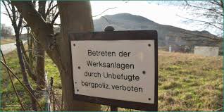 Sprüche über Wasser Und Stromschnellen Am Kleinen Bergbach Zwischen