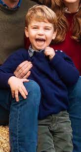 Neue fotos des jüngsten sohnes von william und den tag verbringt der kleine louis wie schon die vergangenen wochen gemeinsam mit seinen eltern und seinen geschwistern auf dem landsitz. 86 Prince Louis Of England Ideas In 2021 Prince William And Kate Prince Princess Charlotte