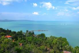 This luxury property is located in the elegant part of hermit city in the 2nd arrondissement. Balaton 30 Lat Pozniej Czy Wroci Do Lask Polakow