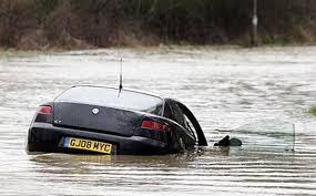 escape a sinking car