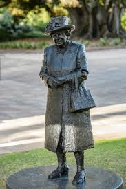The queen elizabeth commonwealth scholarship is fully funded and aimed at students who are committed the application deadline is january 18, 2021. Queen Elizabeth Gives Good Humored Approval Of New Statue In Australia