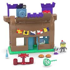 How Will Spongebob And Your Child Keep The Coveted Krabby Patty Formula Out Of Plankton S Reach Just Turn The Center Power Pad On Thi Playset Spongebob Toys