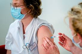 Les covidistes prétendent que la vaccination serait la meilleure prévention contre le variant delta alors que l'expérience des pays les plus vaccinés démontre le contraire. Coronavirus Faut Il Rendre Le Vaccin Obligatoire Pour Les Soignants